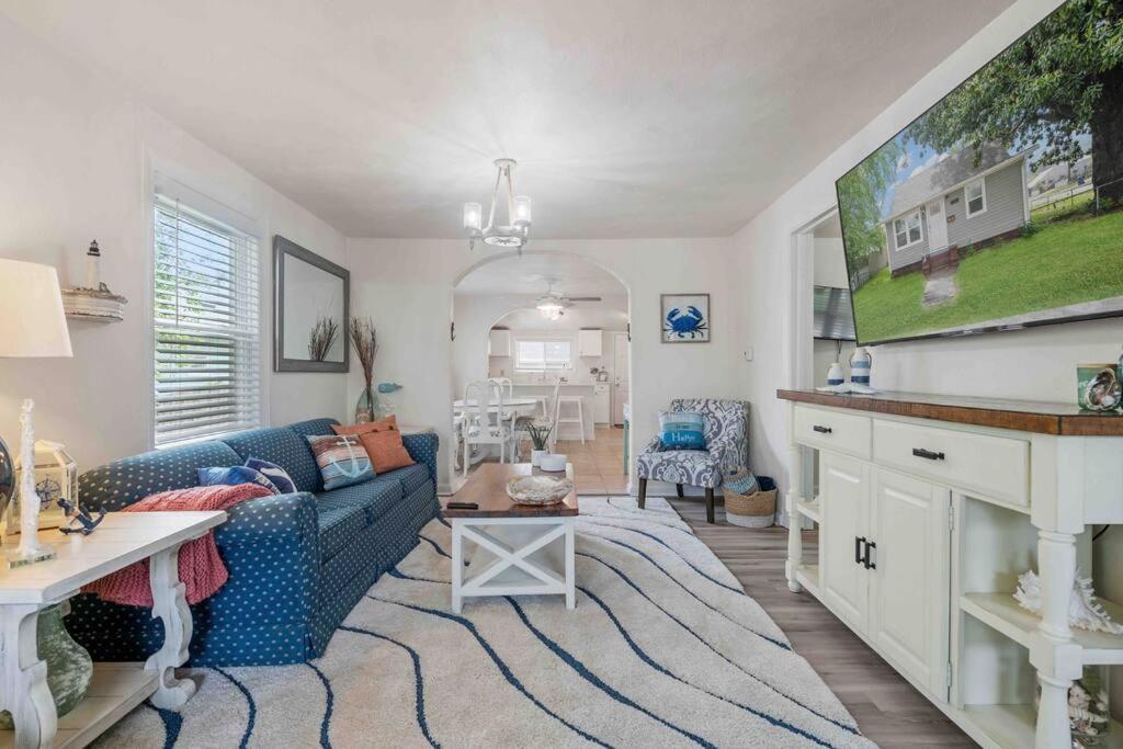 Beach Bungalow - 1 Block To Beach - Pets Welcome! นอร์ฟอล์ก ภายนอก รูปภาพ