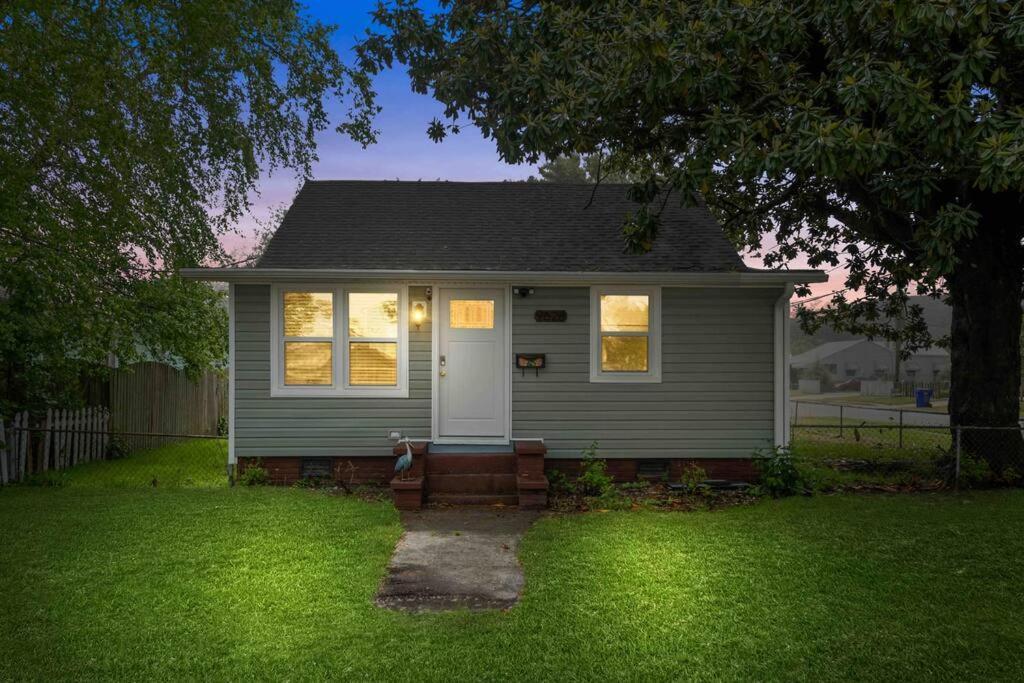 Beach Bungalow - 1 Block To Beach - Pets Welcome! นอร์ฟอล์ก ภายนอก รูปภาพ