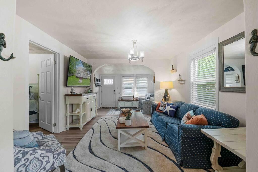 Beach Bungalow - 1 Block To Beach - Pets Welcome! นอร์ฟอล์ก ภายนอก รูปภาพ