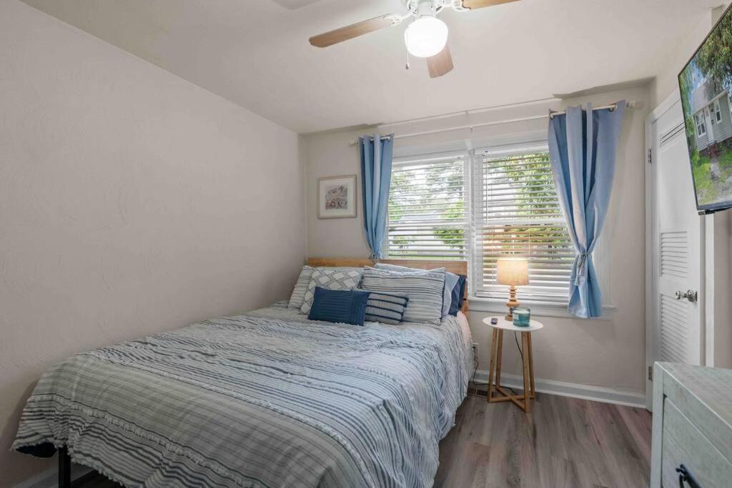 Beach Bungalow - 1 Block To Beach - Pets Welcome! นอร์ฟอล์ก ภายนอก รูปภาพ